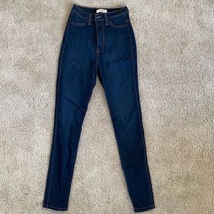 NWOT high-waisted jeans